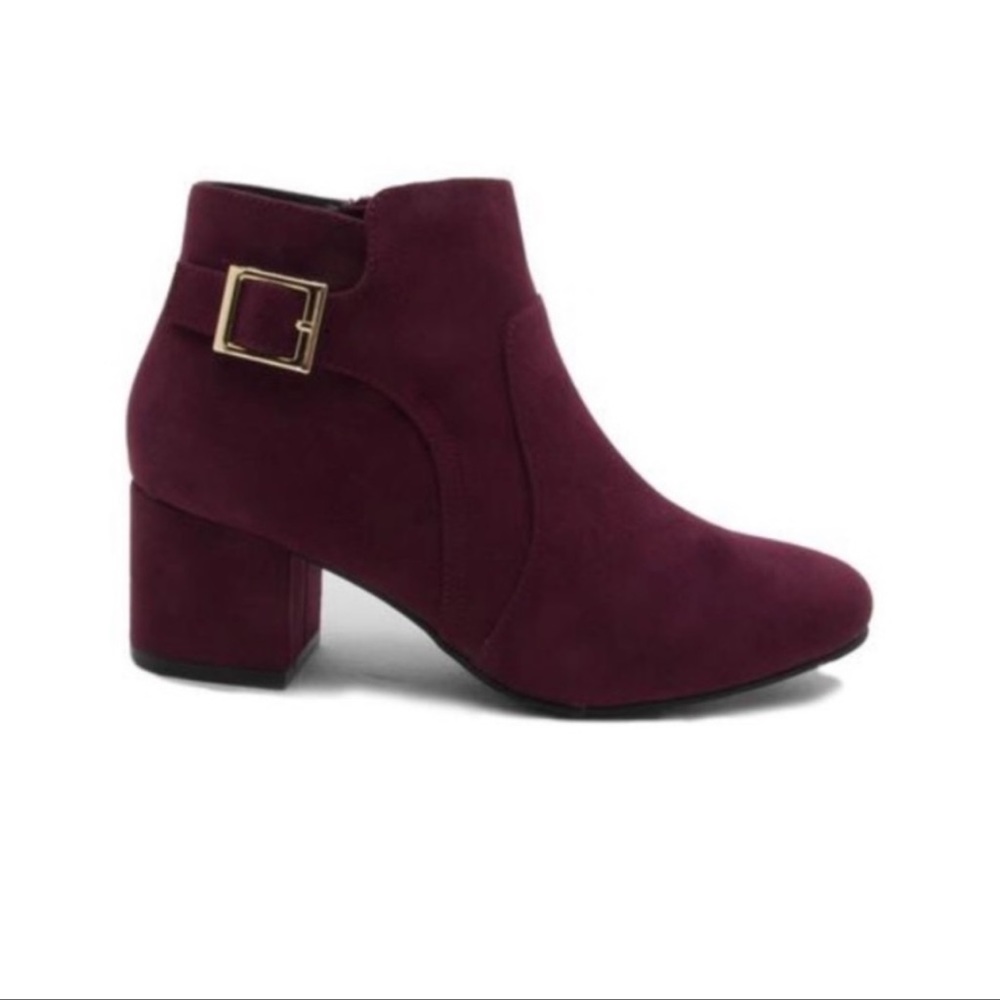 🎉HP🎉 Stunner Block heel bootie buckle detail & full inside side zip So Trendy